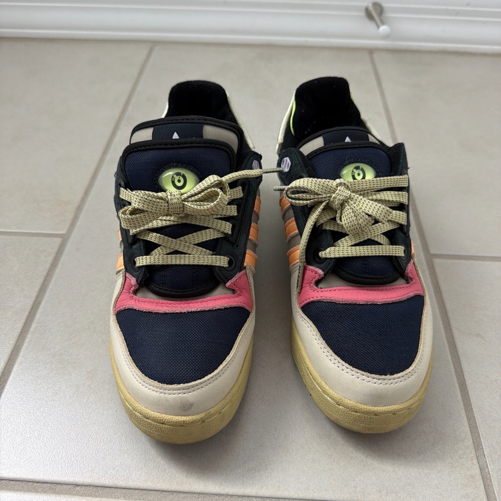 BAD BUNNY X FORUM POWERPHASE
'CATCH AND THROW' UNISEX